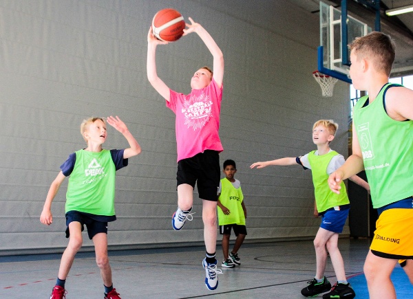 Sport, Spaß und Gemeinschaft im Summer Camp 2024 Sport, Spaß und Gemeinschaft im Summer Camp 2024
