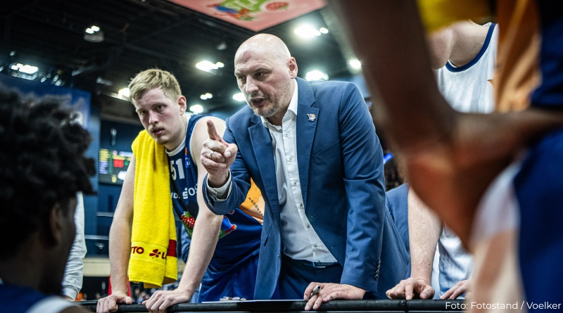 Coach Frasunkiewicz verlängert bis 2028 bei den SEAWOLVES Coach Frasunkiewicz verlängert bis 2028 bei den SEAWOLVES